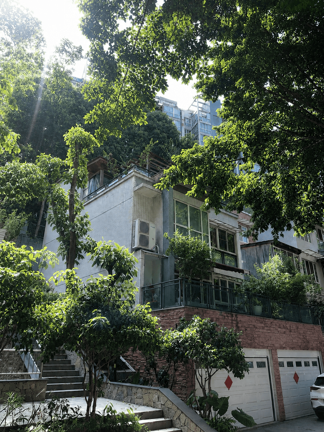 阿坝岛居岁月从容升级：小小岛老别墅加装蒂升悦行款电梯